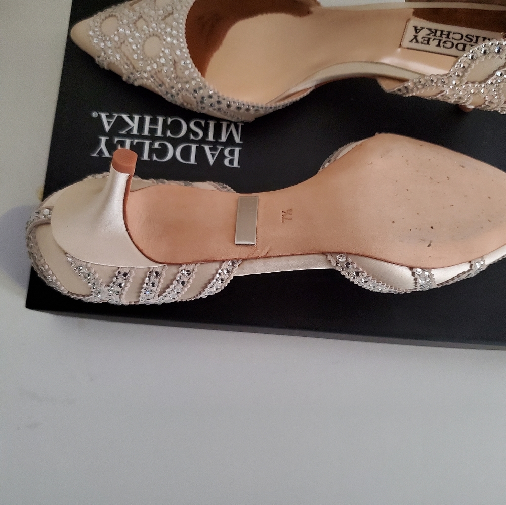 Shoes - Picture 3 of 8
